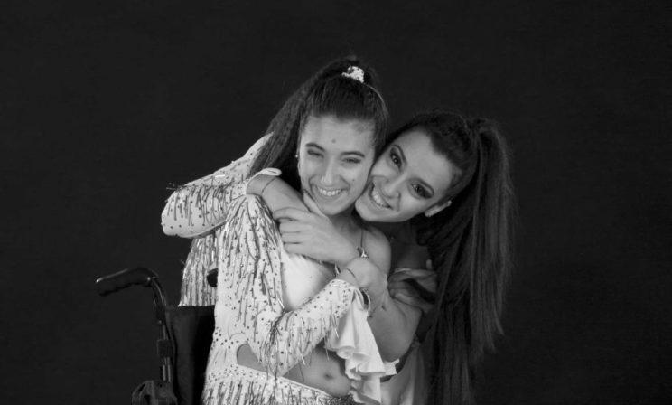 Девочка с ДЦП не могла ходить, но научилась танцевать. Теперь она открывает школу для особых детей