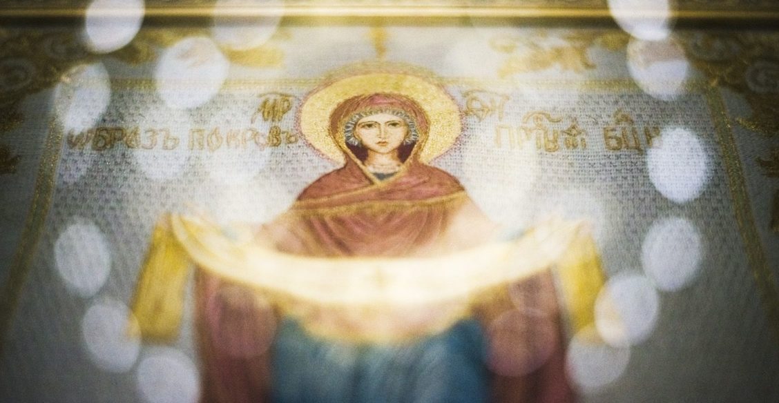 Покров Пресвятой Богородицы. И Христа кутали в пледик, обнимали и защищали – не легионы ангелов, а тоненькие девичьи ручки