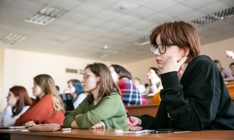 Мама умерла, папа не платит алименты, а ты живешь в маленьком городе. Как поступить в вуз?