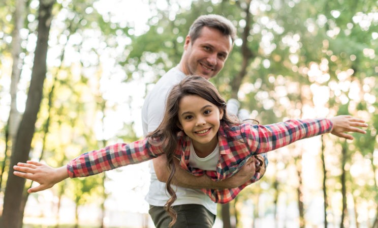 Верь в себя, рискуй и будь оптимистом. 10 способов воспитать ребенка, который легко справляется с трудностями