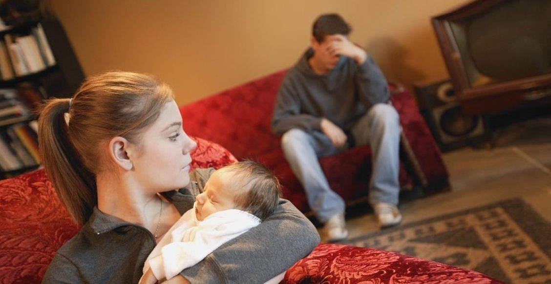 “Сделай маникюр, вкусный ужин - и он не уйдет”. Какие страхи и мифы вынуждают людей разводиться