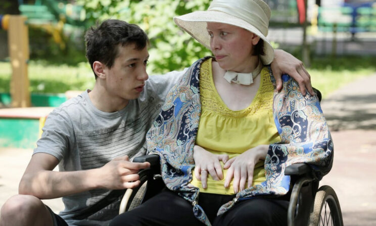 «Я никогда не чувствовал, что моя мама инвалид». Как живет ребенок, если его родители не ходят, не слышат и не видят