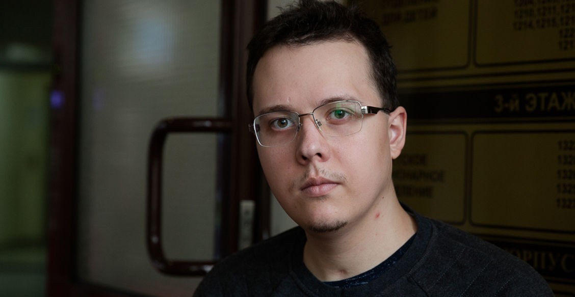 «Мы начали все заново, как с младенцем». Для молодого парня плановая операция обернулась комой