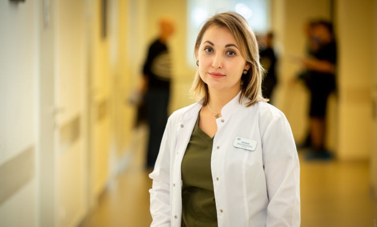 “Простите, что у нас не было лавочек”. Онколог Марина Черных - про жалобы, дружбу с пациентами и крайности в лечении рака