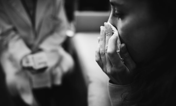 «Когда малыш умер, его мама кричала вечность». Что чувствуют медики, которые сообщают родителям о смерти детей