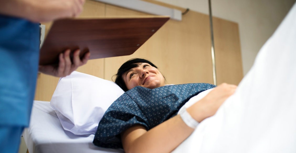 Раньше рожали в поле, это совершенно естественно. При чем тут психолог?