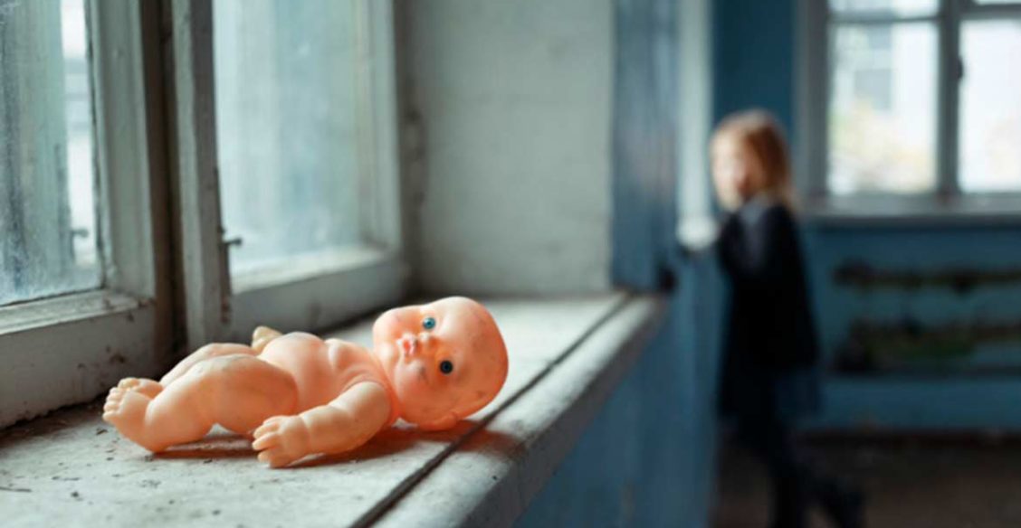 «Она тебя бросила!» – орали соцработники. Как я искала маму