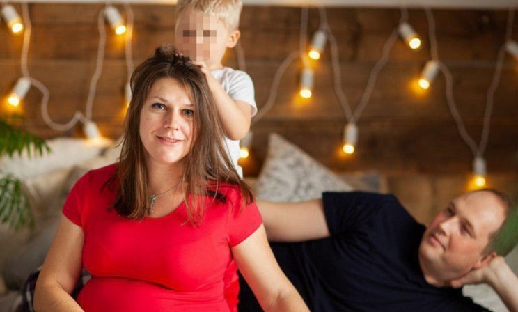 В Москве женщина с двумя детьми выпала из окна девятиэтажки. Что известно спустя сутки