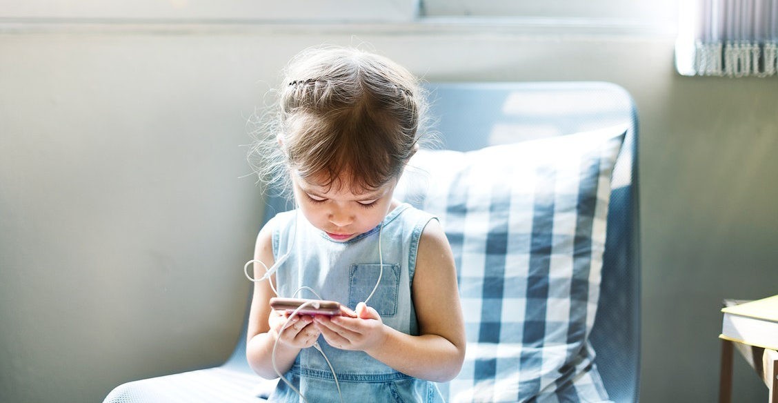 «В классе ходит странное видео». Как помочь ребенку, который столкнулся с порнографией