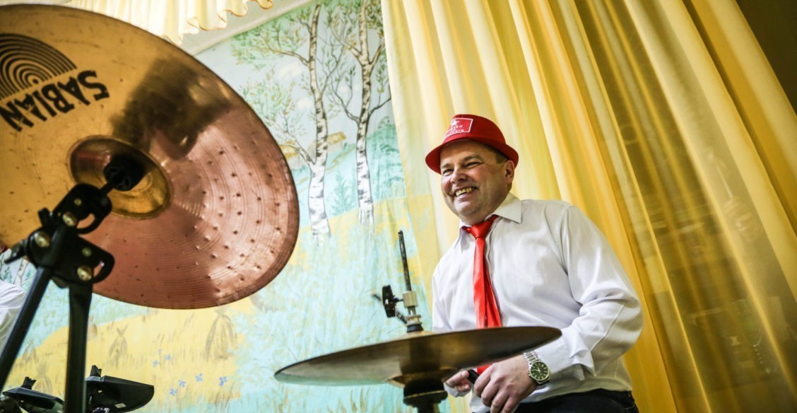 «А ну, подуй вот сюда – будем заниматься?» Как военный музыкант создал детский духовой оркестр в далеком селе