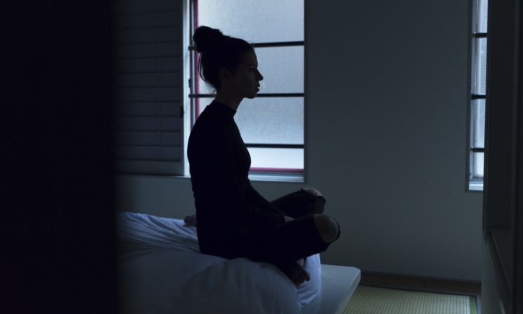 «Все это хорошо, когда есть силы». Почему вокал, бассейн и послушание не помогут при депрессии