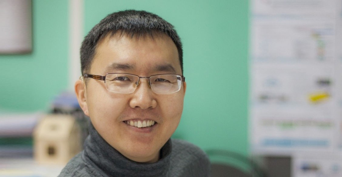 «Я водил их буквально за ручку». Как инвалид по слуху помогает глухим в поиске работы