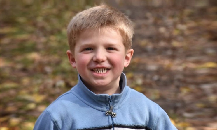 700 человек плакали и кричали от счастья. Пропавшего ребенка нашли живым с помощью дрона с тепловизором