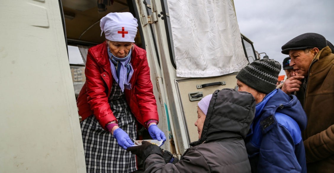 «Мы не брезгуем, мы их знаем». Как сестры милосердия и бездомные становятся друзьями