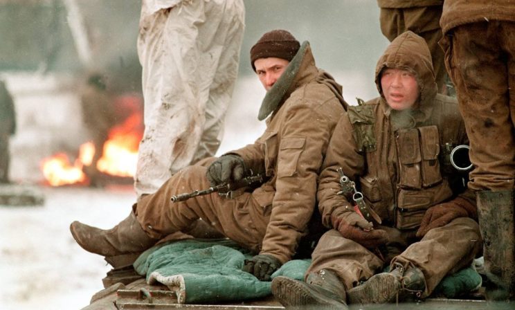 «При себе оставляли гранату и нож». Ветеран чеченской кампании и мать погибшего там сына – о возвращении к жизни