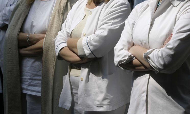 Больницу в центре Москвы закрывают на ремонт. Врачи уверены, что кому-то понадобилось это место