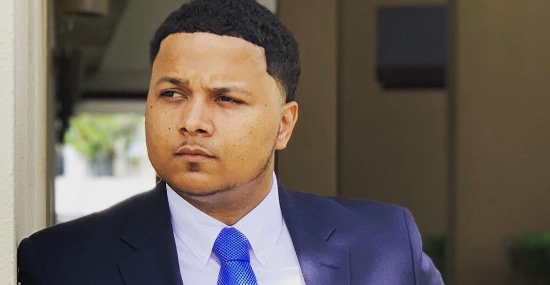 Мальчик из мусорного бака стал миллионером. Он основал первую компанию в 15 лет и конкурирует с Apple