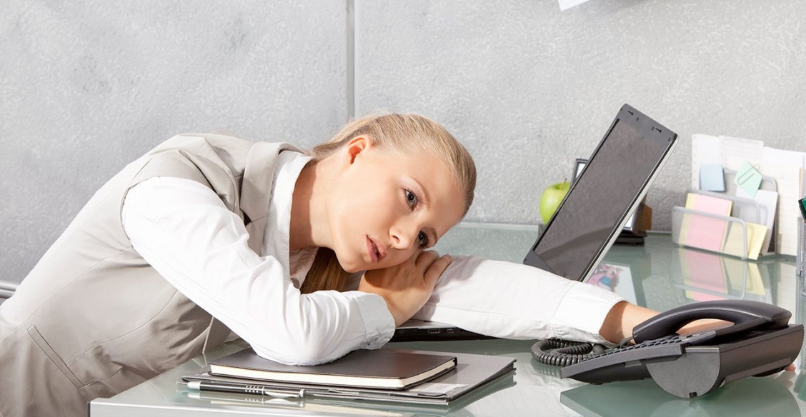 Депрессия, храп или проблемы со щитовидкой. Откуда берется хроническая усталость