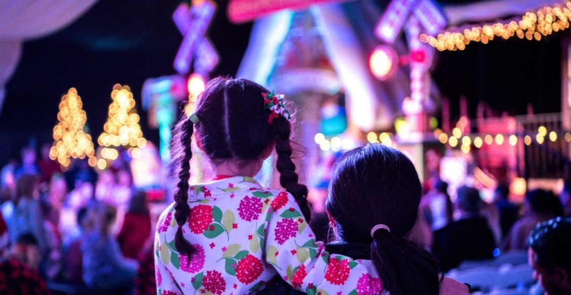 «Санта идет!» Девочка с аутизмом заговорила, увидев рождественские огни