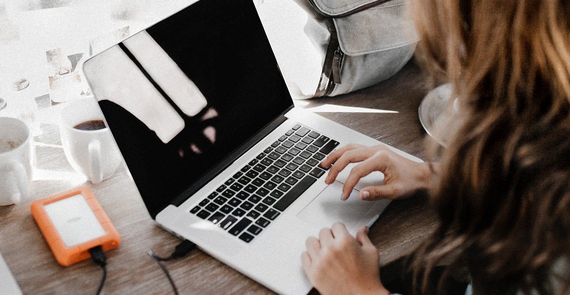 Дочь писала умершему отцу и однажды получила ответ. Это помогло ей справиться с болью