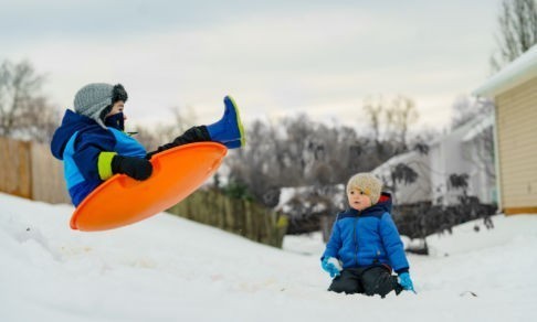 Гололед, мороз и опасные горки. Как сохранить здоровье в каникулы и помочь другим