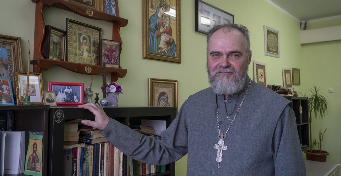 «Я готов ходить с клоунским носом, чтобы помочь людям». Священник, врач скорой и спасатель – о паллиативе в Уфе