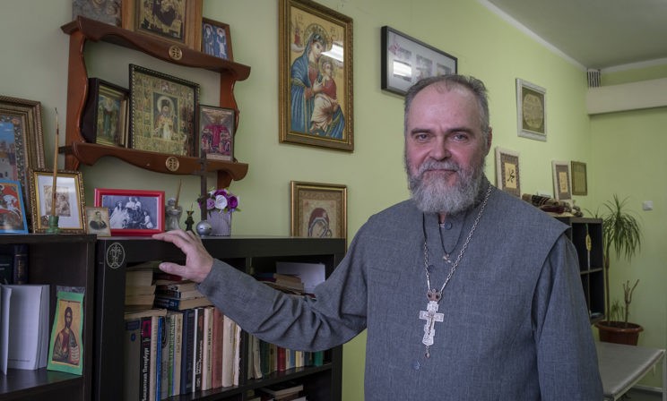 «Я готов ходить с клоунским носом, чтобы помочь людям». Священник, врач скорой и спасатель – о паллиативе в Уфе