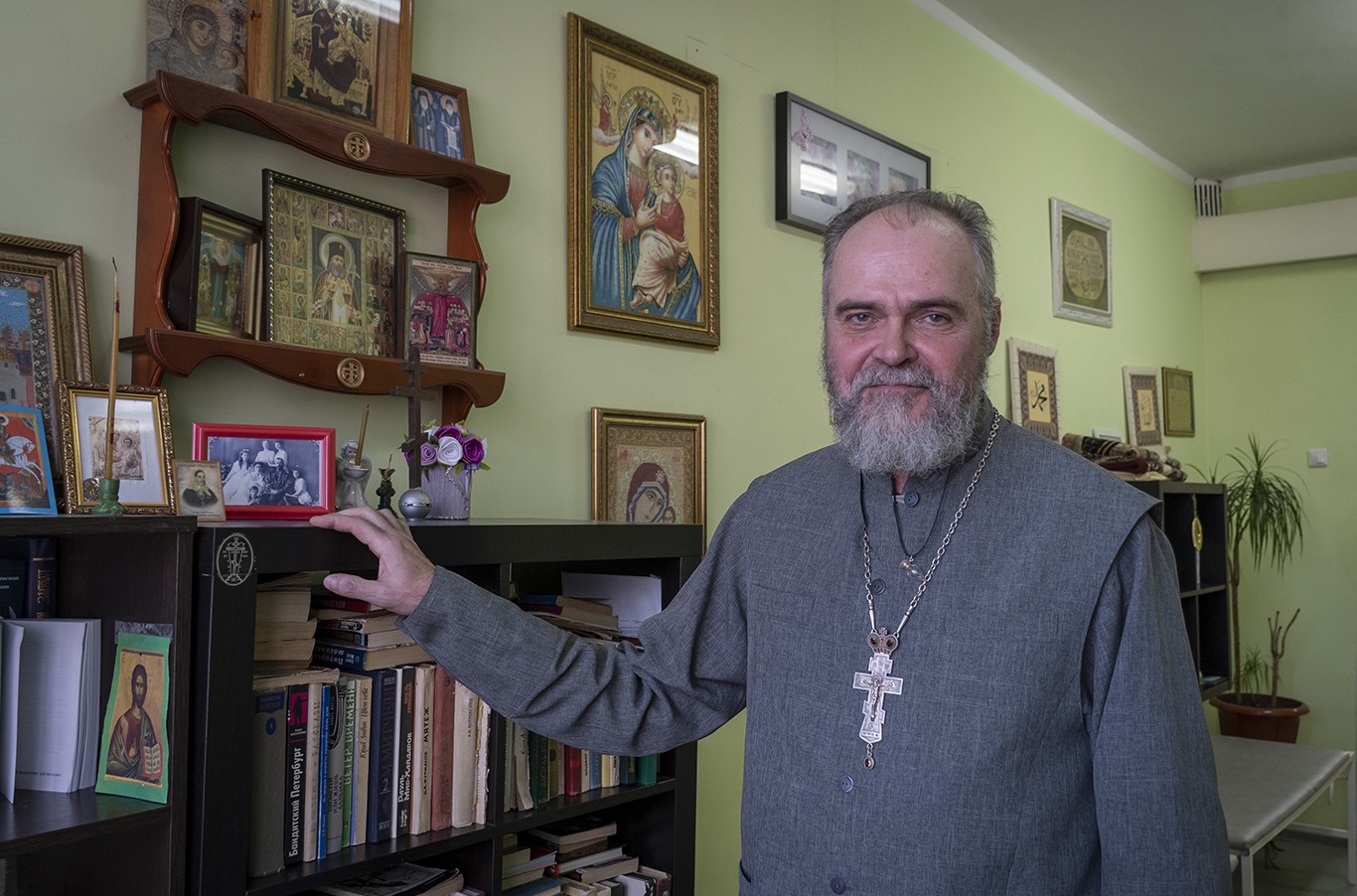 Батюшка врач. Психолог, священник, врач. Врач священник. Из врачей в священники. Милосердие врача.