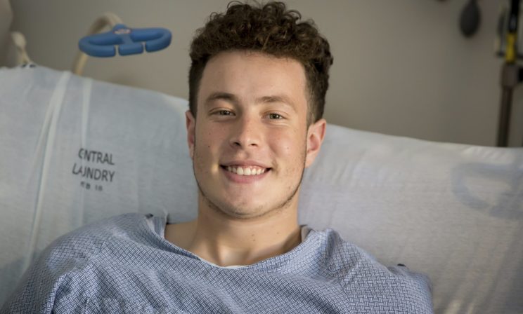 Подросток выжил после 30 часов в горах. Он выкопал снежную пещеру и заводил будильник каждые полчаса