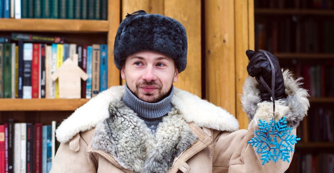 Тулуп, сапоги, термос - и можно еще почитать. Хозяин книжного приюта - о спасенных книгах и автографе Распутина