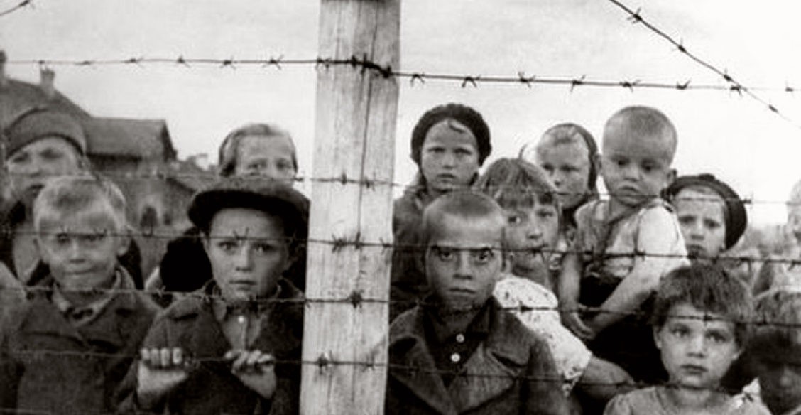 «Барак показался мне магазином, где двигались живые куклы». Каким было детство узника фашистского концлагеря