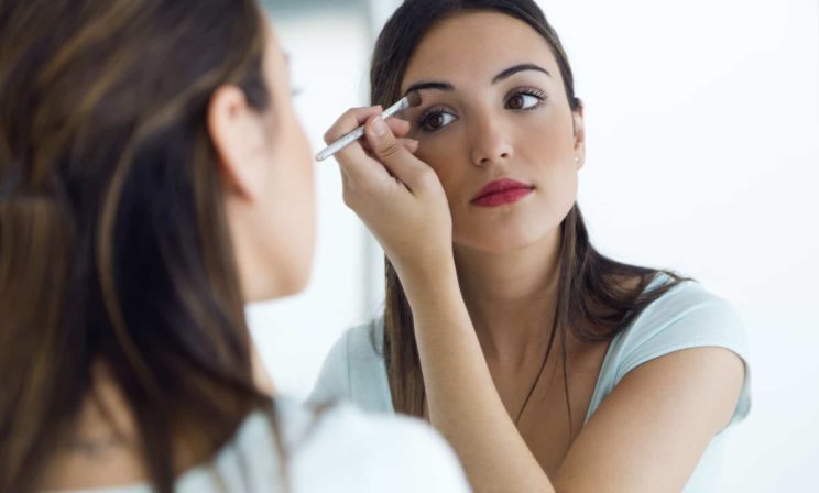 «Разве плохо краситься, чтобы быть красивой?» Но есть косметика, которую наносит на лицо Святой Дух