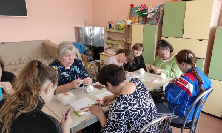 «У нас у всех тут диагноз – шизофрения. А мы такие же, как все». Пациенты ПНИ просят, чтобы их не боялись