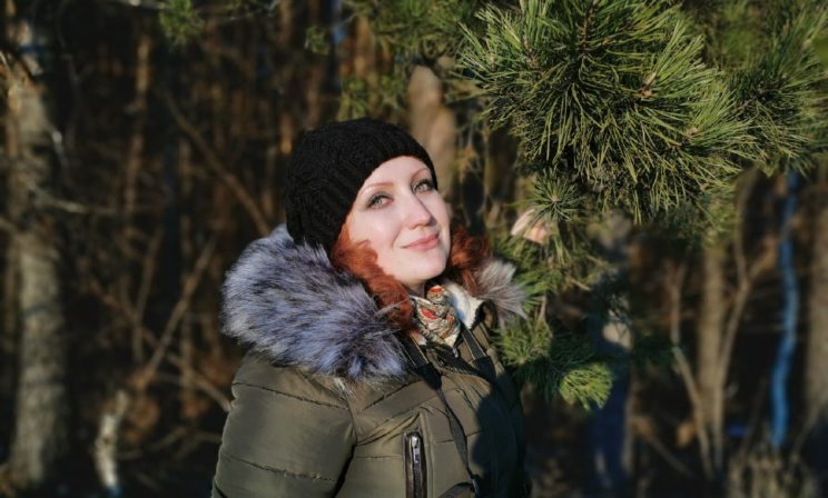 Во время интервью я держу ее за руку. Вы прочитали о человеке в беде, и он уже не один