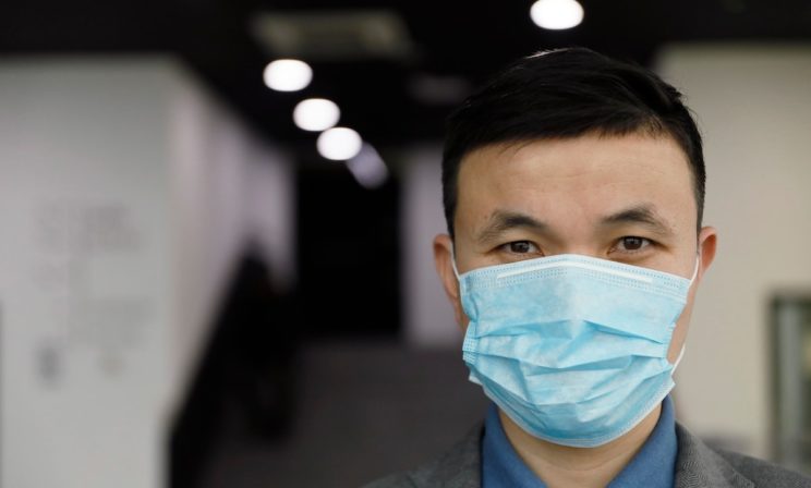 Только мытье рук не поможет обезопаситься при коронавирусе. Что еще надо делать?