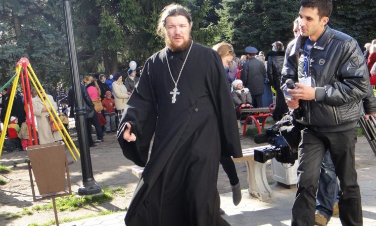 Если крестная мама далеко, найди крестную няню. Может ли православная миссия работать протестантскими методами