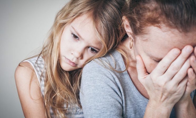 «Ты же меня не бросишь, малыш?» Что такое эмоциональный инцест