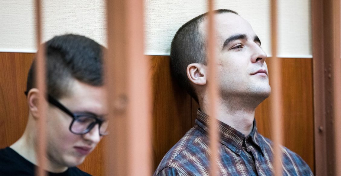 «Мой Юлик выдержал в аду». Как не сойти с ума, когда твоего сына пытают, а ты не можешь ему помочь