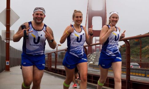 «Рак отнял у меня отца и мать». Она пробежала 6000 километров за 49 дней в память о родителях