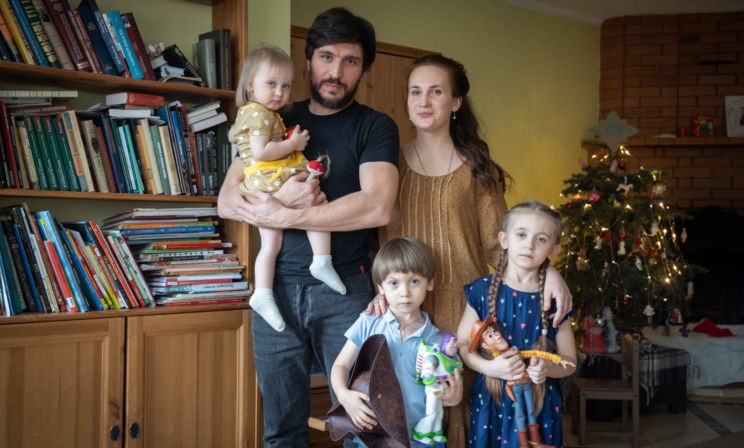 «Реквизит и программы – первые слова наших детей». Как нескучные экскурсии стали любимым делом многодетной семьи