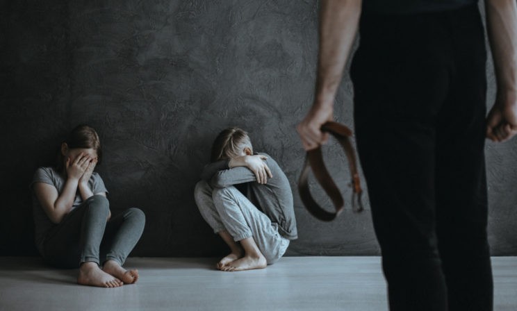 Право бить. Кто и зачем вещает о пользе ремня