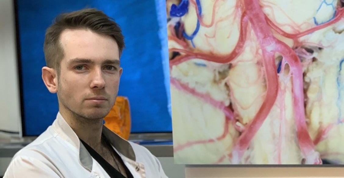 «Привозят алкоголиков, бездомных – но нервная система у всех одинакова». Будущий нейрохирург – о выборе, пациентах и борьбе с характером