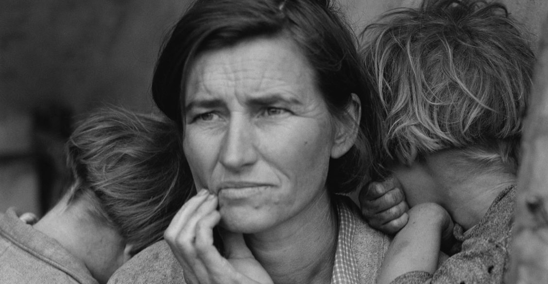 «В доме не убрано, тараканы, но ребенка любят». За что опека может изъять детей из семьи