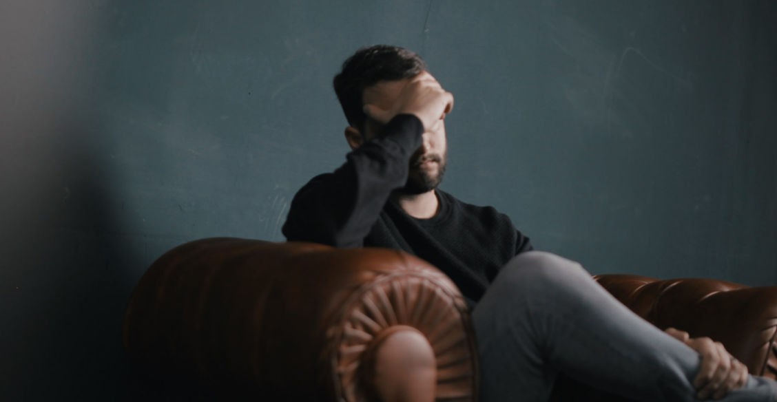 «Зачем вы миндальничаете с агрессорами?» Психолог, который работает с теми, кто бьет