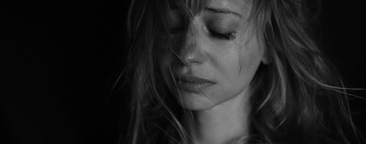 «Мы убеждаем себя, что можно перехитрить смерть». Почему люди так реагируют на трагедию с сухим льдом