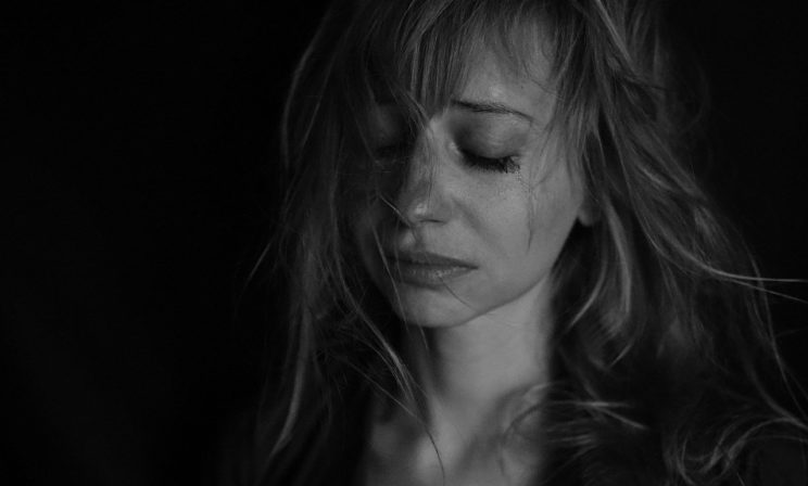 «Мы убеждаем себя, что можно перехитрить смерть». Почему люди так реагируют на трагедию с сухим льдом