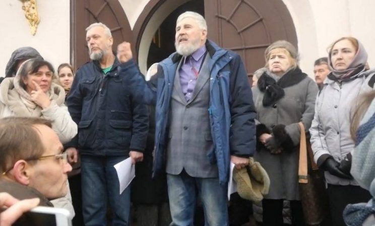 "Сектанты захватывают храмы". Что на самом деле происходит в Твери