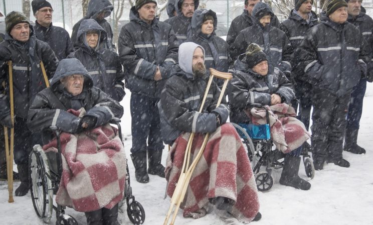 «20 тысяч человек останутся на улице без еды и медпомощи». Директор приюта — о бездомных и карантине