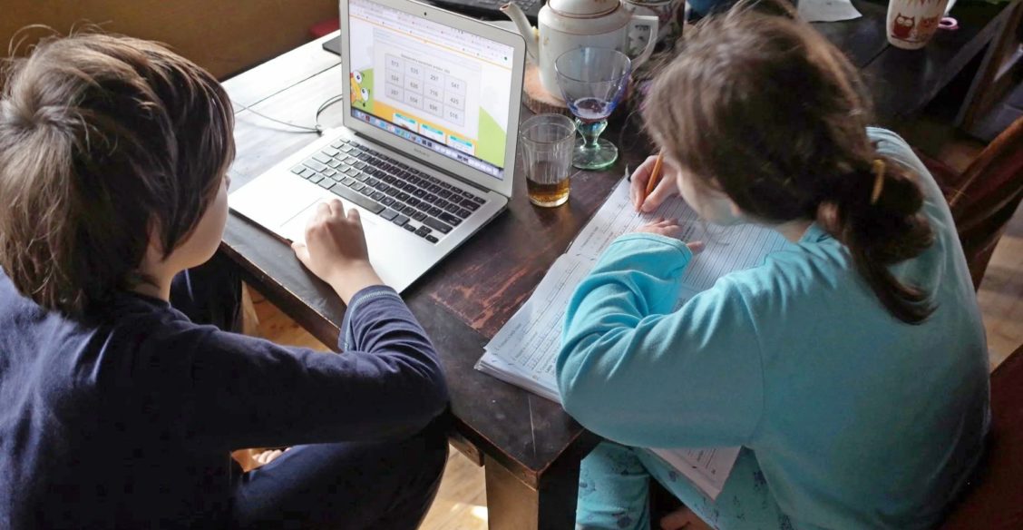 Учеба на карантине — это временно. Как сберечь нервы и реально помочь детям