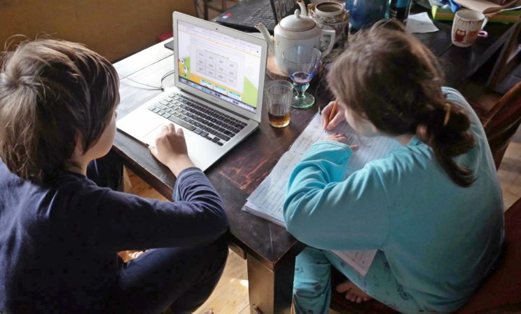 Учеба на карантине — это временно. Как сберечь нервы и реально помочь детям